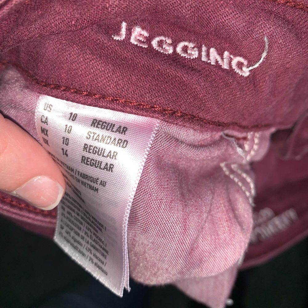 AEO burgundy distressed jeggings, size 10.